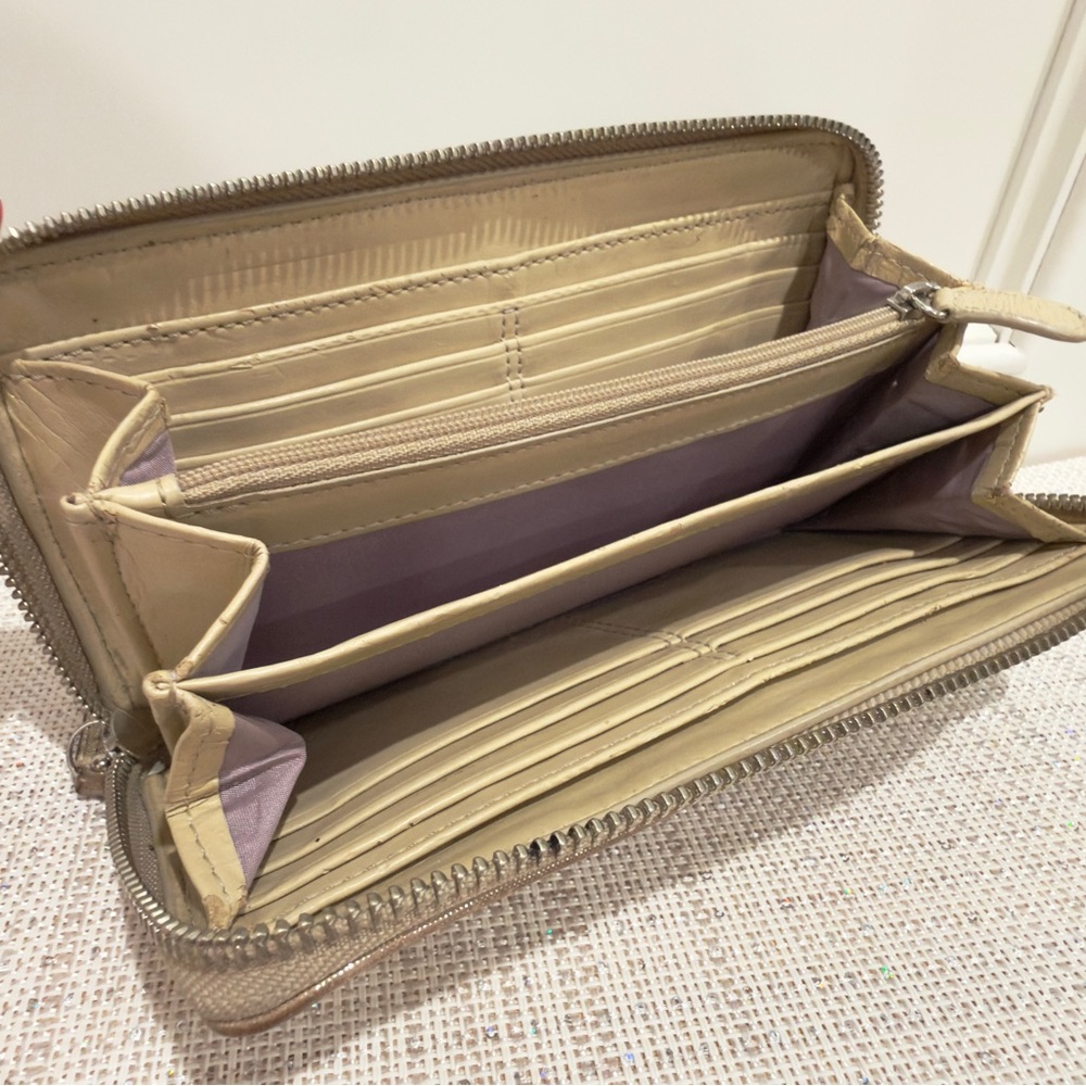 ✨👝 Coach Soho Gold Shimmery Zip Around Long Wallet with Buckle Detail - Picture 15 of 16